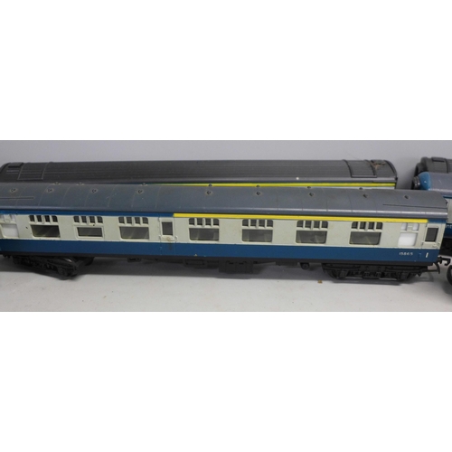 800 - A collection of OO gauge coaches, engine bodies, etc., including Hornby