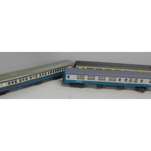 800 - A collection of OO gauge coaches, engine bodies, etc., including Hornby