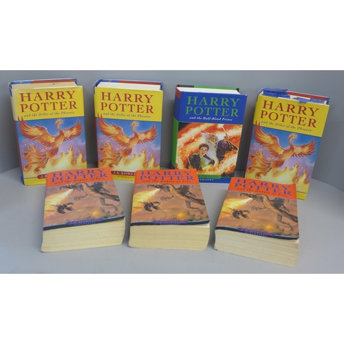 801 - A collection of Harry Potter books; seven in total