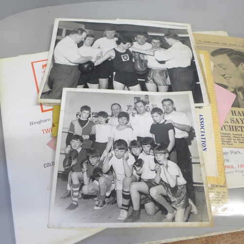 809 - A collection of 1960s Nottingham boxing programmes, photographs and other memorabilia