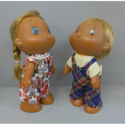 838 - Two 1970s Sekiguchi kissing dolls