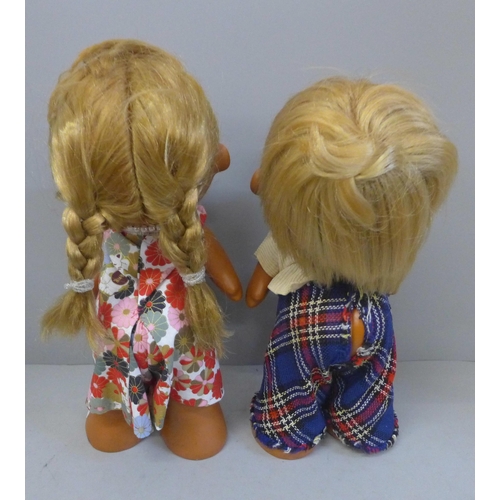 838 - Two 1970s Sekiguchi kissing dolls