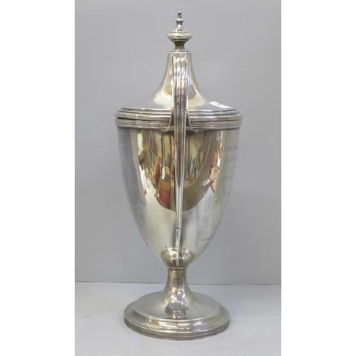 872 - A large silver trophy/cup, with presentation inscription Gainsborough and District Agricultural Soci... 