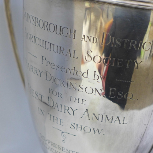 872 - A large silver trophy/cup, with presentation inscription Gainsborough and District Agricultural Soci... 