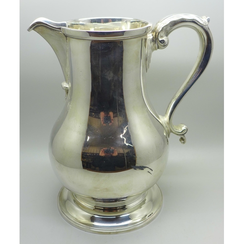 873 - A large silver pitcher, Mappin & Webb, London 1987, 213mm tall, 1080g