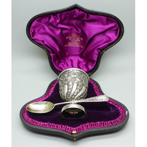 880 - A silver christening set in fitted case, London 1892, 50g