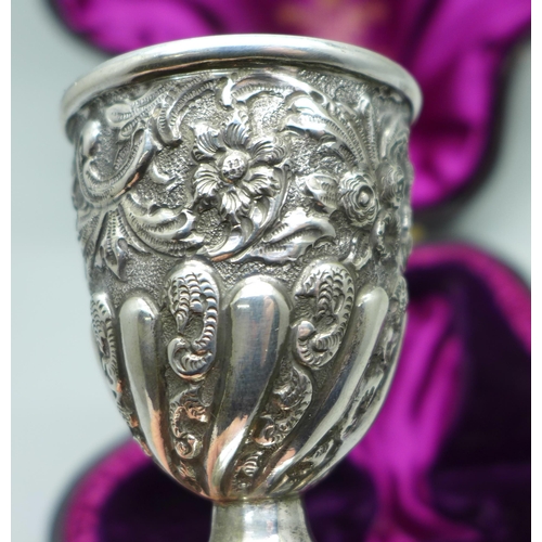 880 - A silver christening set in fitted case, London 1892, 50g