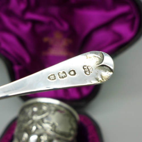 880 - A silver christening set in fitted case, London 1892, 50g