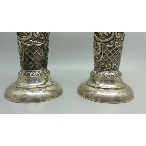 883 - A pair of embossed silver vases, Birmingham 1907, 162g, one a/f