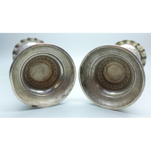 883 - A pair of embossed silver vases, Birmingham 1907, 162g, one a/f