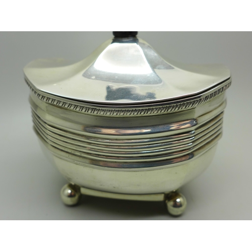 885 - A silver tea caddy with hinged lid, London 1893, 243g