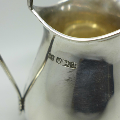 887 - A silver jug, Sheffield 1916, 158g