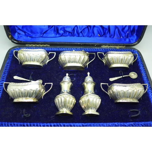 890 - A Victorian silver seven-piece cased cruet set, Birmingham 1899, 225g