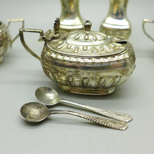 890 - A Victorian silver seven-piece cased cruet set, Birmingham 1899, 225g