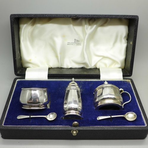 891 - A three piece EPNS cased cruet set by Walker & Hall