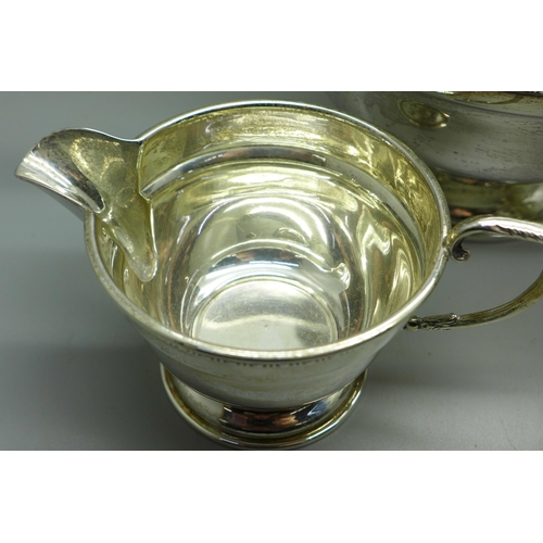 893 - A silver three piece tea service, Birmingham 1933, 614g