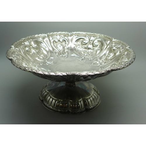 896 - A large silver pedestal bowl, London 1891, 785g