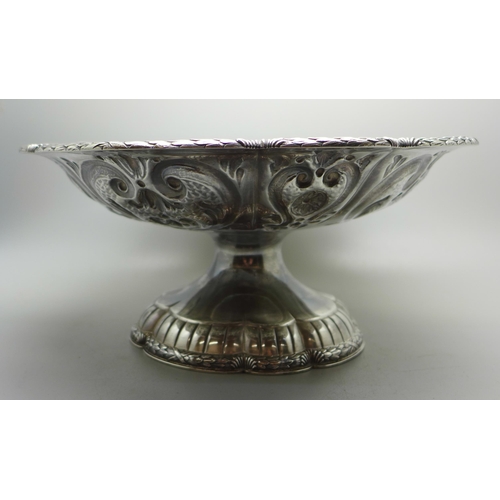 896 - A large silver pedestal bowl, London 1891, 785g