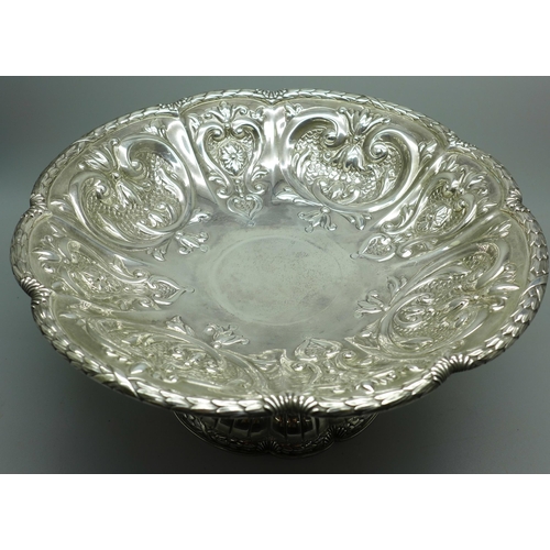 896 - A large silver pedestal bowl, London 1891, 785g