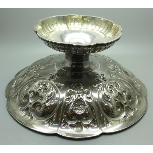 896 - A large silver pedestal bowl, London 1891, 785g