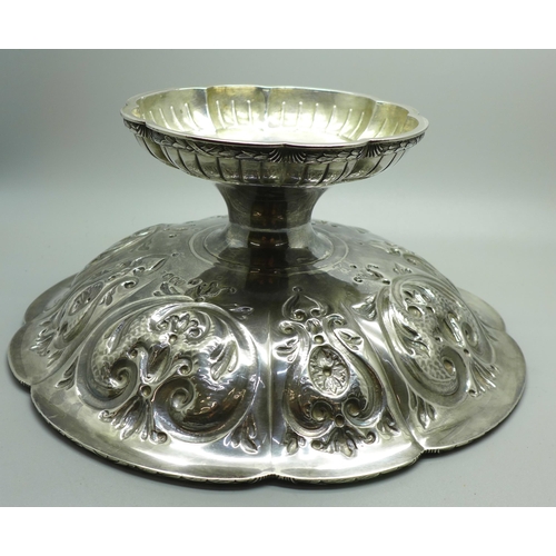 896 - A large silver pedestal bowl, London 1891, 785g