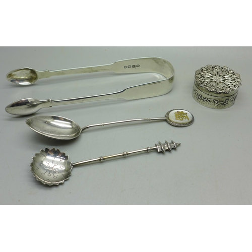 898 - A small silver pill box, two silver spoons and a pair of silver sugar bows, 81g