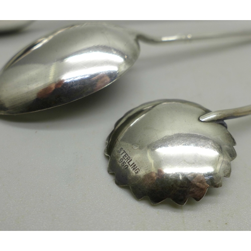 898 - A small silver pill box, two silver spoons and a pair of silver sugar bows, 81g