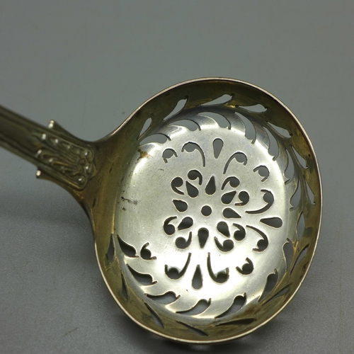 899 - A silver sifter spoon, London 1848, 64g