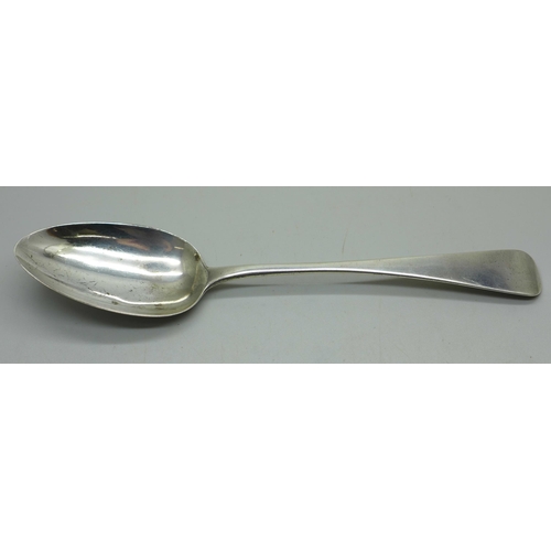 904 - A silver serving spoon, London 1817, 60g, 22cm