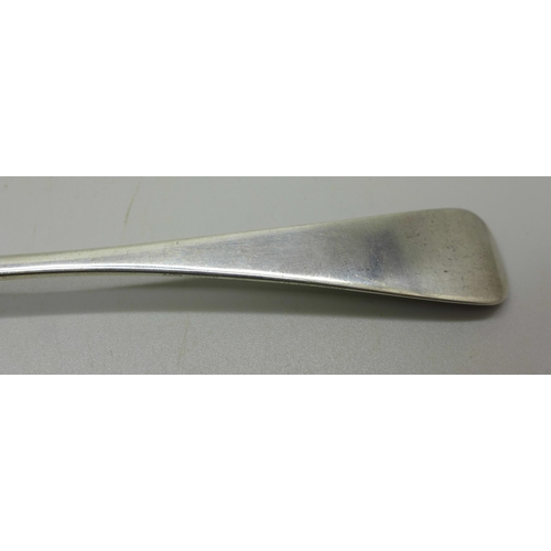 904 - A silver serving spoon, London 1817, 60g, 22cm