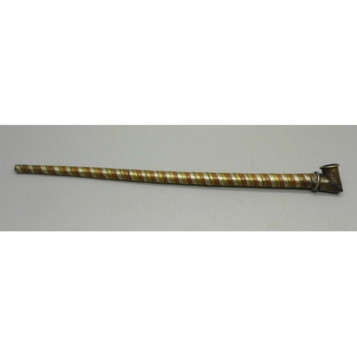 918 - A Viking style cheroot holder pipe