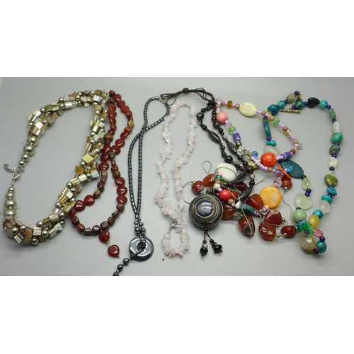 919 - Assorted pearl necklaces, mostly boxed including Lotus