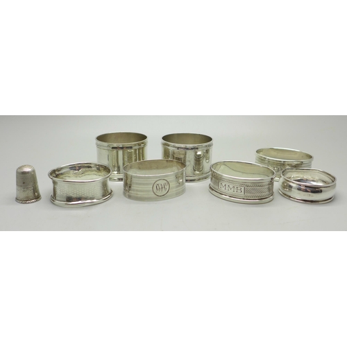 924 - Five silver napkin rings, one a/f, two others and a thimble, weight of silver 57g