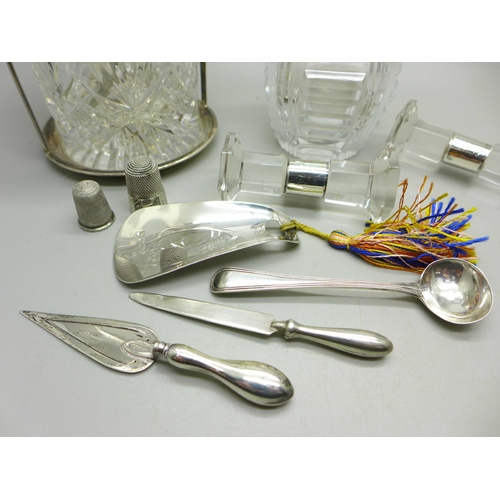 934 - A silver shoe horn, two silver book marks, silver mustard spoon, silver sugar shaker and a silver pr... 