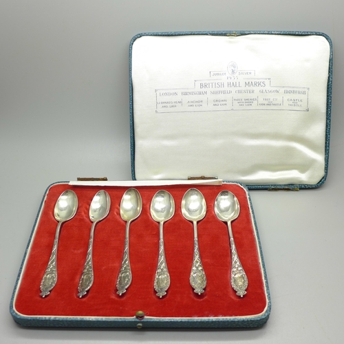 938 - A set of six Victorian commemorative spoons, Sheffield 1897, 75g, associated case