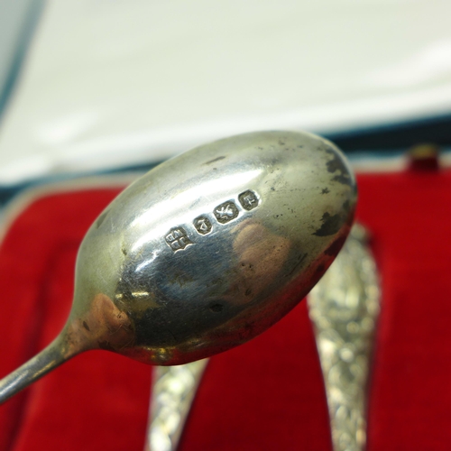 938 - A set of six Victorian commemorative spoons, Sheffield 1897, 75g, associated case