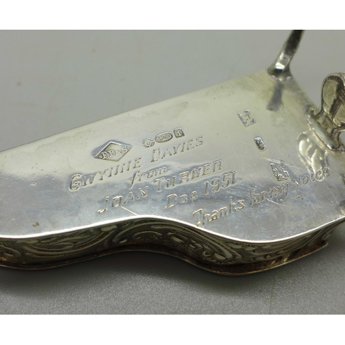 939 - A small silver box in the form of a grand piano with inscription, dated 1951, 44g, 7.4cm