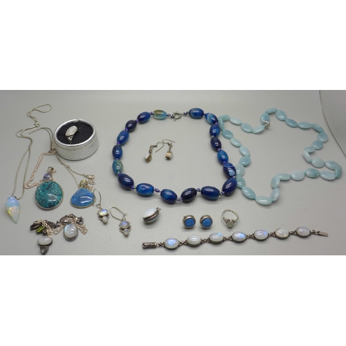 948 - A collection of silver and stone set jewellery