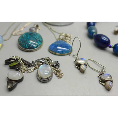 948 - A collection of silver and stone set jewellery