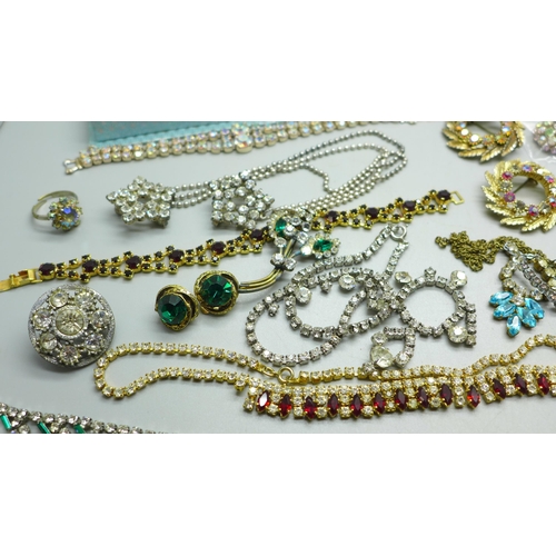 963 - A collection of paste set and other jewellery