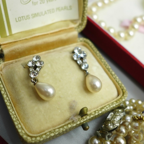 972 - A collection of costume jewellery and faux pearl necklaces