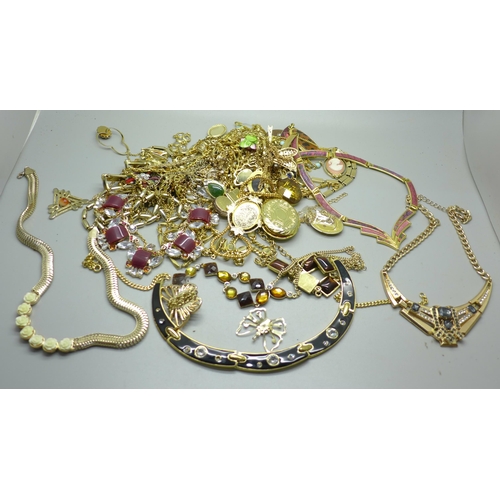 981 - A collection of gold tone jewellery