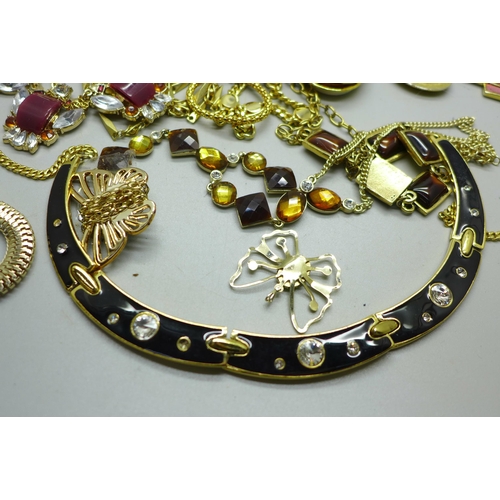 981 - A collection of gold tone jewellery