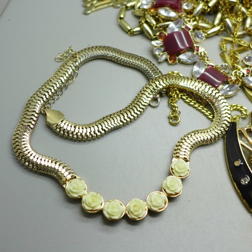 981 - A collection of gold tone jewellery