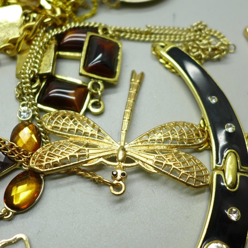 981 - A collection of gold tone jewellery