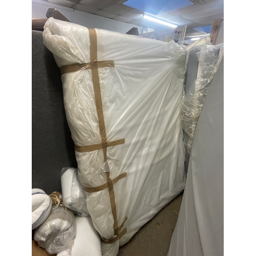 1644 - A double mattress