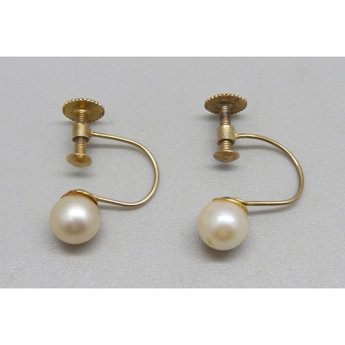 1010 - A pair of 9ct gold screw back pearl earrings, stamped 9ct, 1.5g