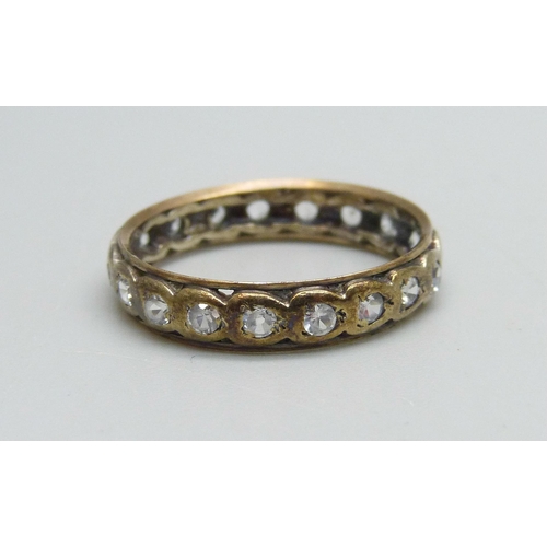 1011 - A 9ct gold eternity ring set with white stones, 2.5g, Q