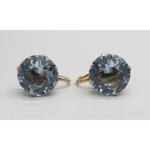 1022 - A pair of 14ct gold stone set screw back earrings, 5.1g, stones approximately 1.2cm