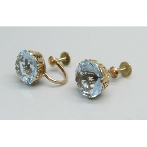 1022 - A pair of 14ct gold stone set screw back earrings, 5.1g, stones approximately 1.2cm